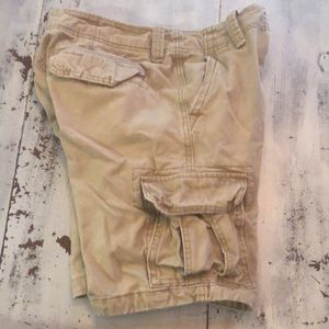 28 men’s Hollister cargo khaki shorts